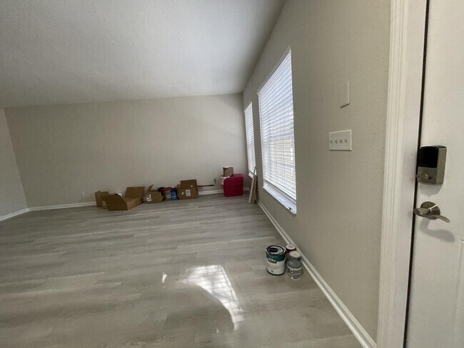 Building Photo - 975 Summit Lake Dr
