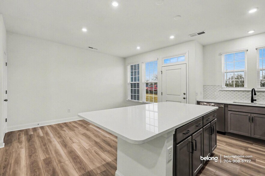 Building Photo - 2911 Herringbone Rd