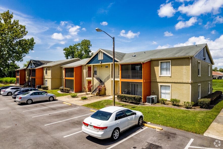 7325 Goldenpointe Blvd Orlando, FL 32807 - Bellancia