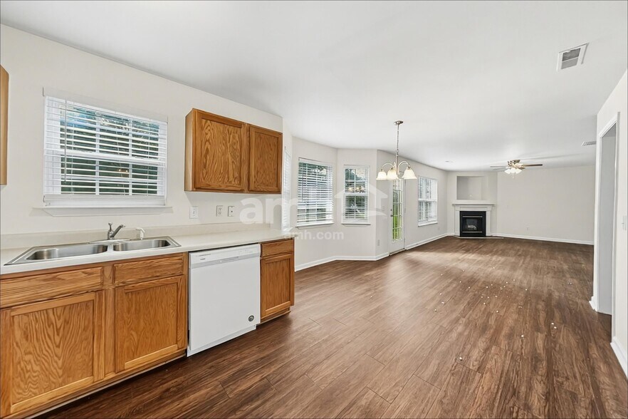 Building Photo - 117 Rock Glen Court
