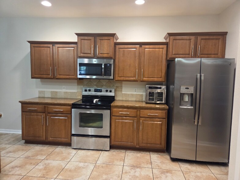 Building Photo - 2606 Las Brisas St