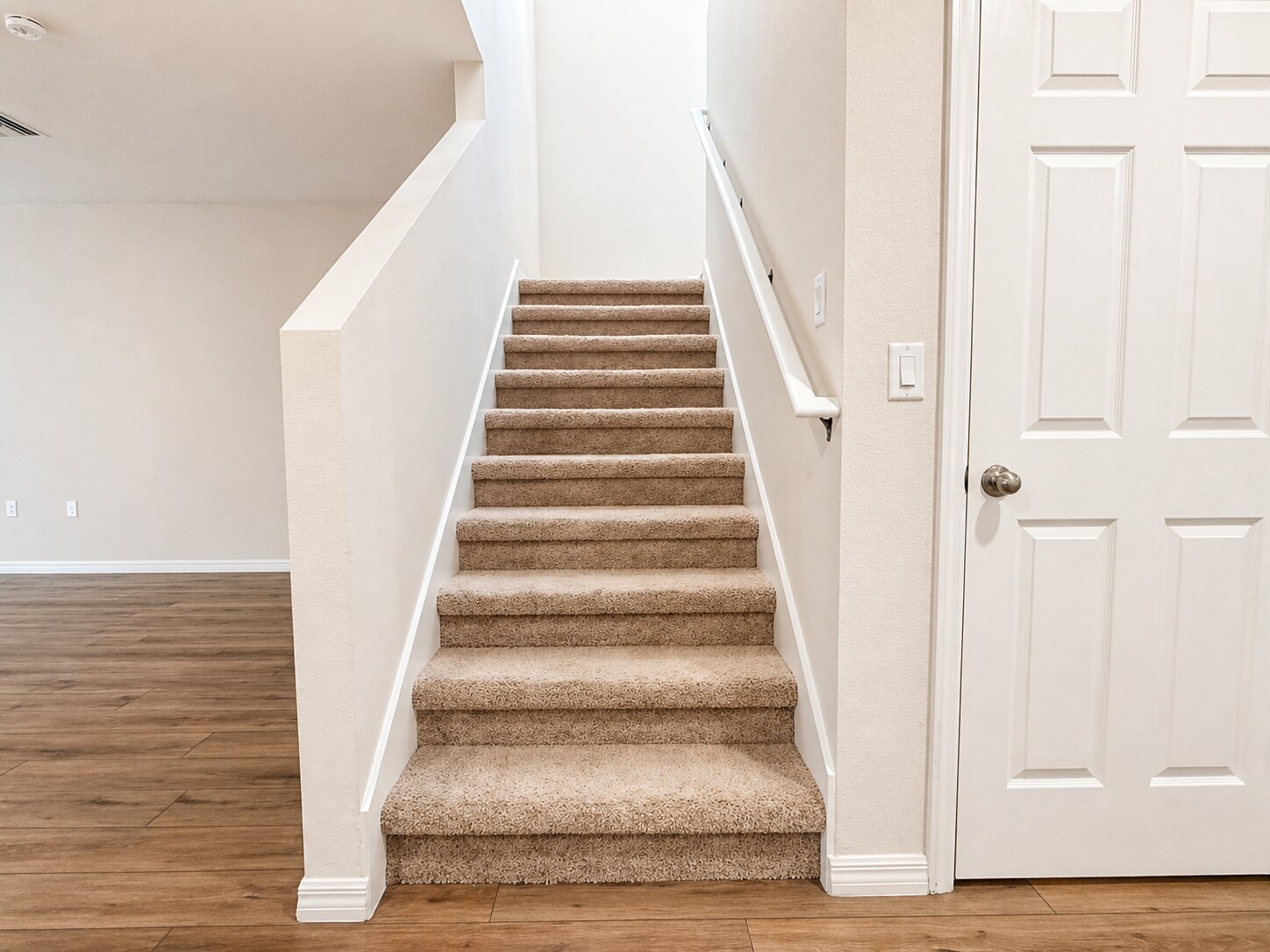 Building Photo - 1305 Current Pl