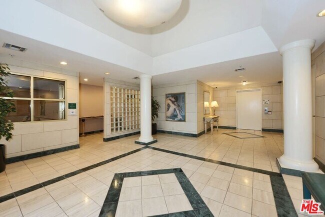 Building Photo - 117 N Gale Dr