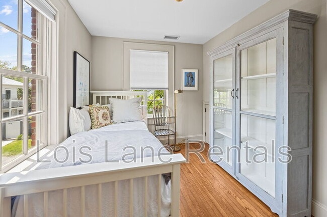 Building Photo - 55 Gadsden St