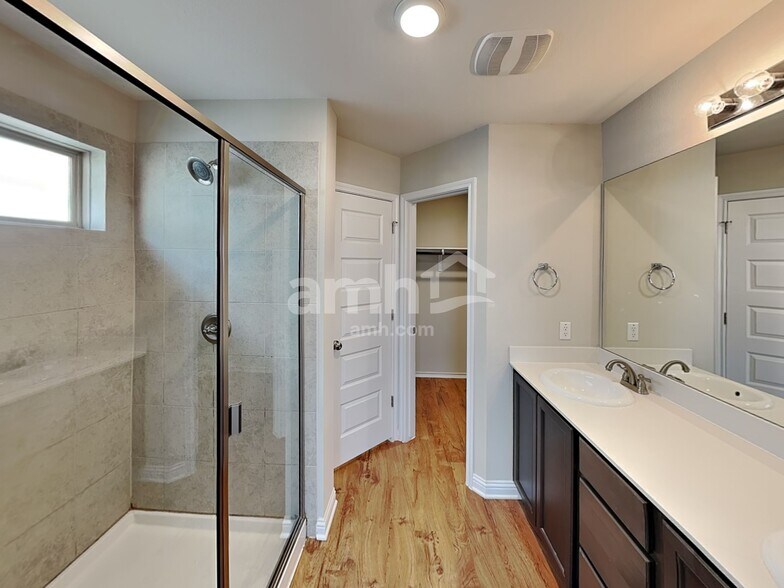 Building Photo - 8106 Cottage Rose Dr