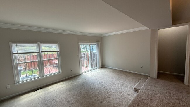 Building Photo - Lake Ridge Townhouse