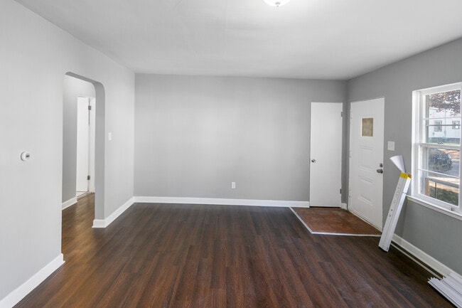 Building Photo - 522 W Lawn St