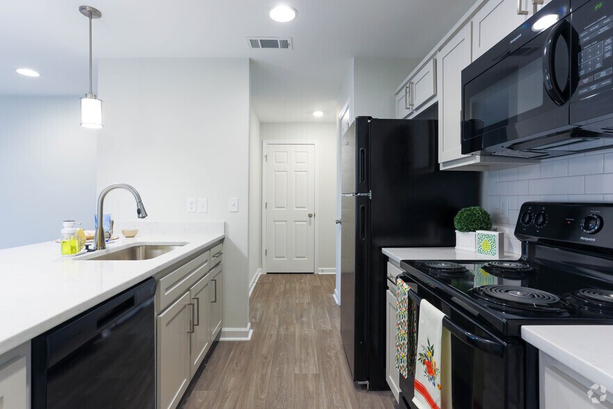 Primary Photo - Club Hill Apartments