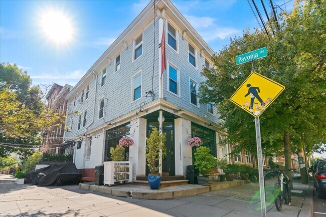 Building Photo - 230 Brunswick St