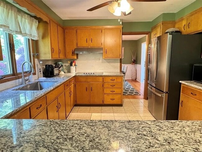 Building Photo - 7 Exeter Dr