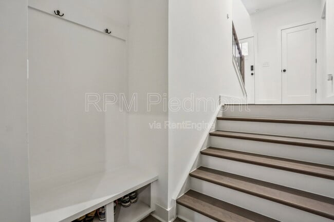 Building Photo - 3371 Macaiva Aly