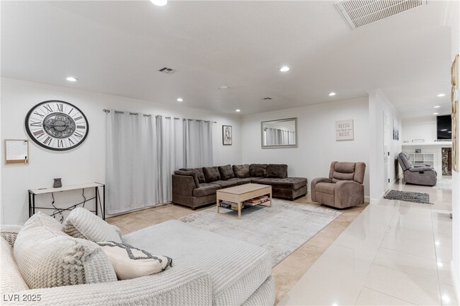 Building Photo - 2121 Rosanna St