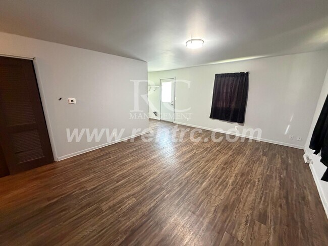 Building Photo - 312 Holmes-