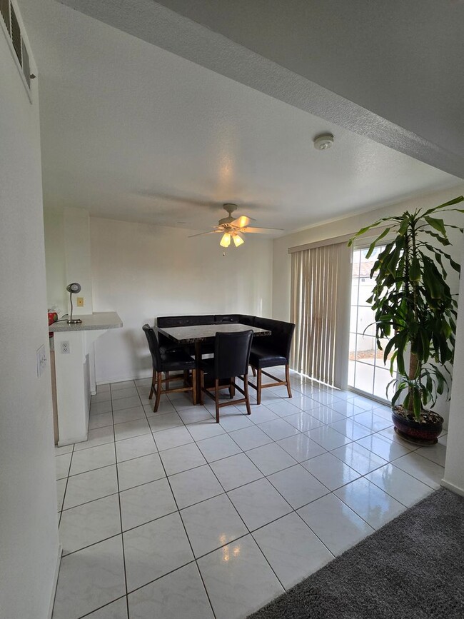 Building Photo - Fabulous 2-Bedroom partially furnished tow...