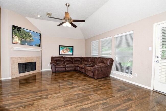 Building Photo - 25923 Marshbrook Ln