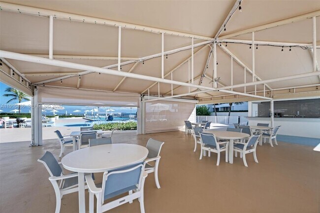 Building Photo - 3546 S Ocean Blvd