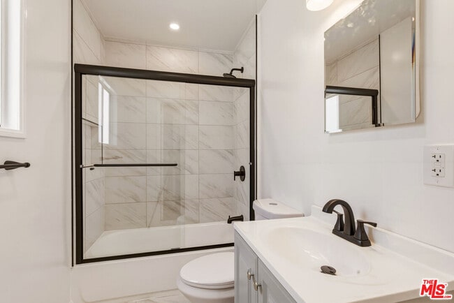 Building Photo - 2710 Bellevue Ave