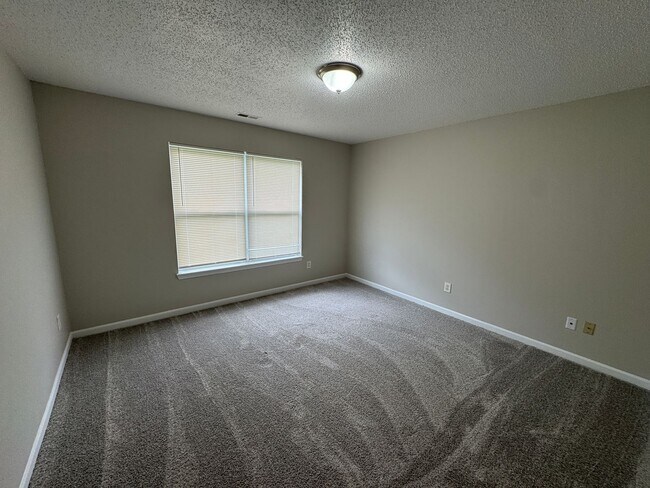 Building Photo - 10531 Kensil St