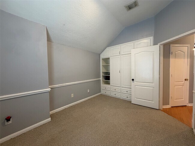 Building Photo - 1113 Shadowbend