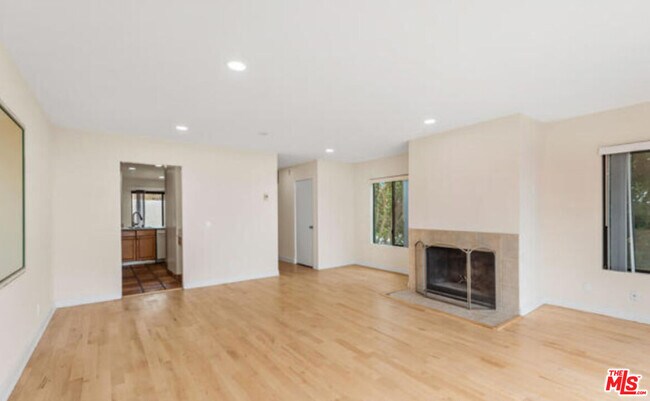 Building Photo - 6798 Las Olas Way