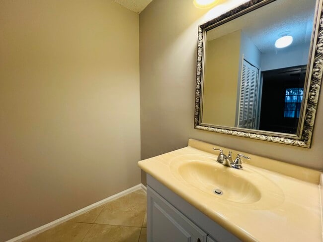 Building Photo - 9875 Pineapple Tree Dr