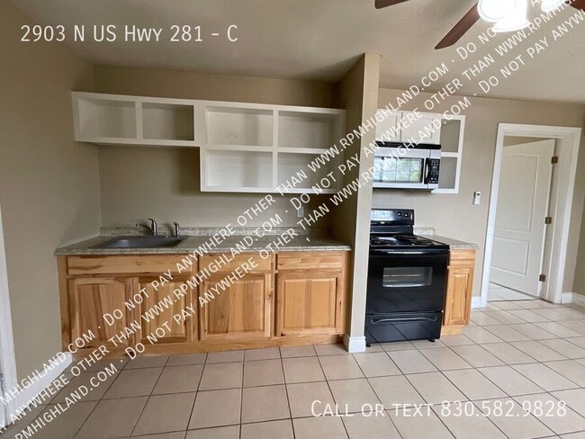 Building Photo - *AVAILABLE NOW* Amazing 1 Bedroom Unit in ...