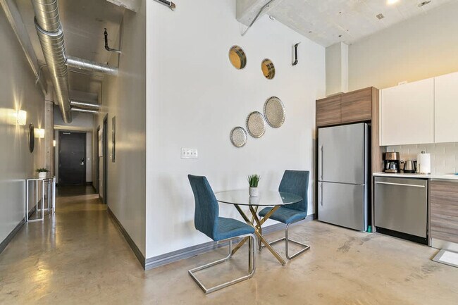 Building Photo - 500 S Ervay St