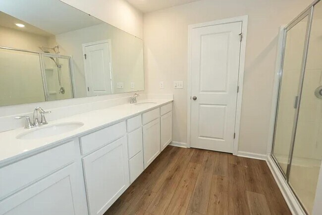 Building Photo - 1338 Woodhouse Dr
