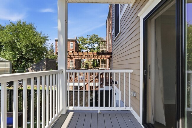 Building Photo - 134 Chelsea St