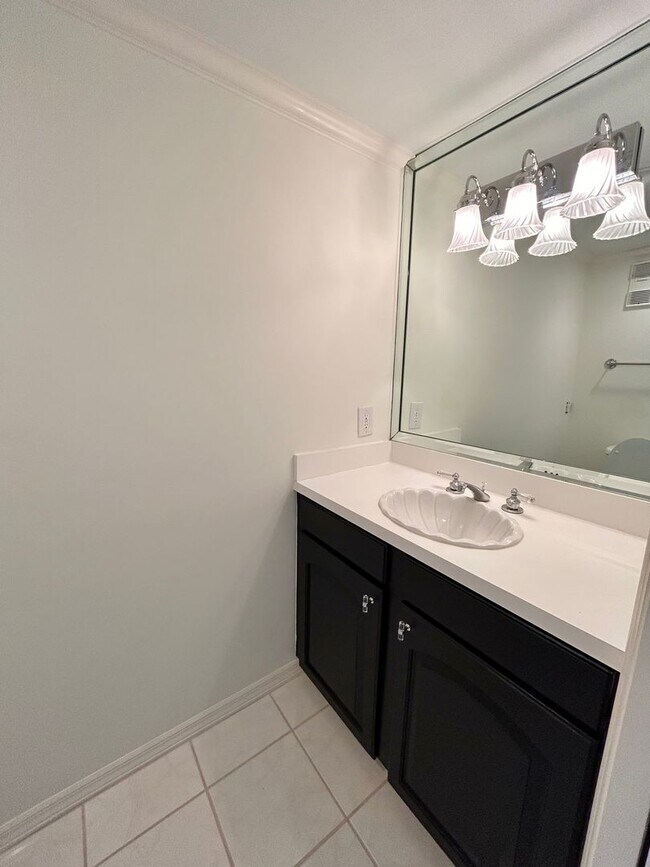 Building Photo - Classic waterfront Snell Isle Estates 3 Bed 2.5 Bath Home with private dock!