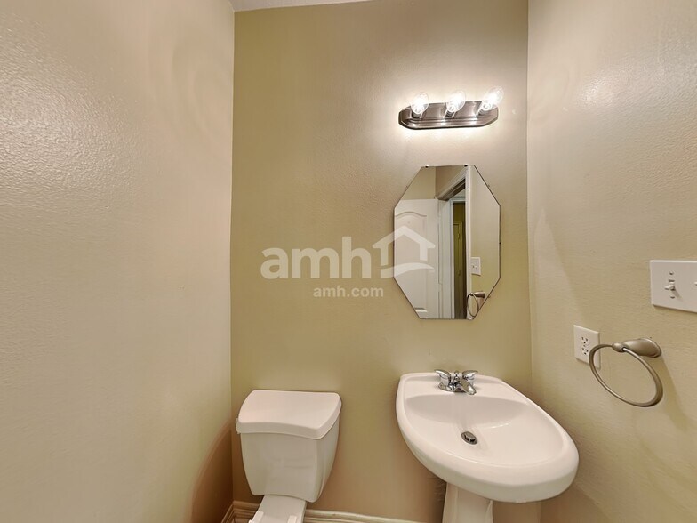 Building Photo - 38011 W Sulphur Creek Dr