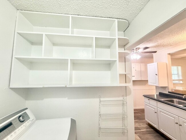 Building Photo - 22675 Lakeway Harbor Dr