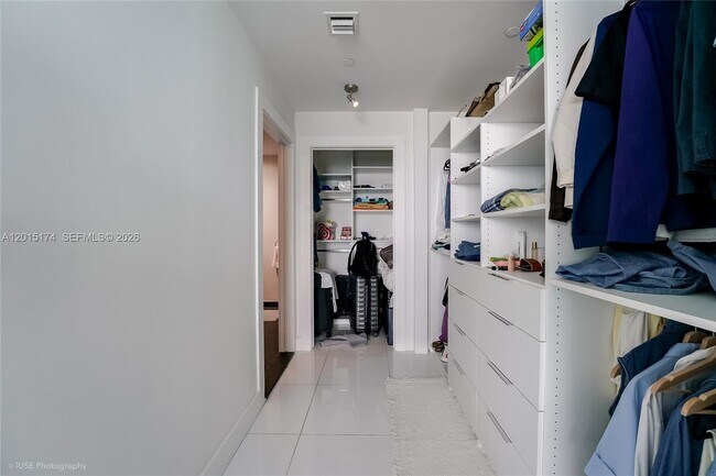 Building Photo - 900 Biscayne Blvd