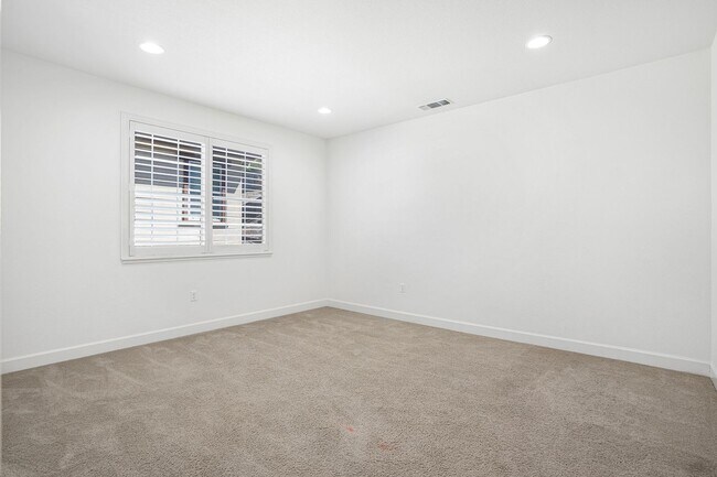 Building Photo - Charming 4BR/4BA Single-Family Home in Sou...