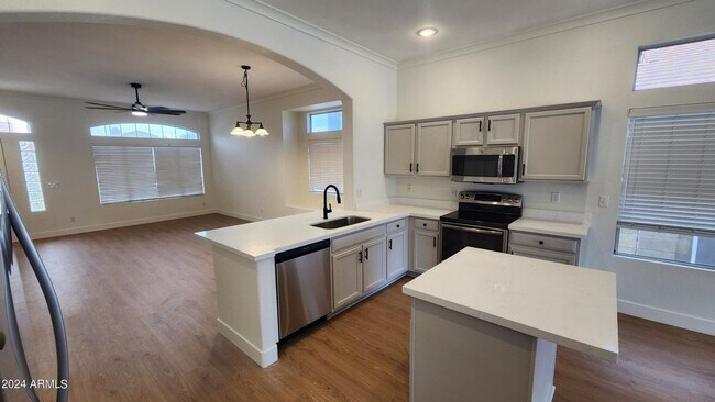 Building Photo - 2050 W Boulder Ct
