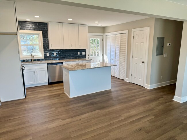 Building Photo - Completely Remodeled Home For Rent!