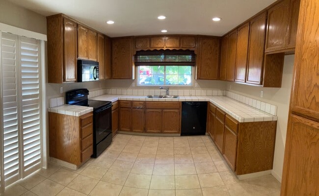 Building Photo - 2412 Alexia Way