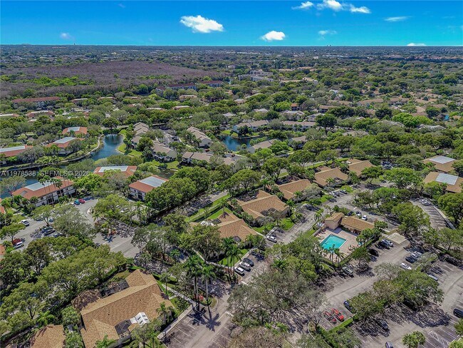 Building Photo - 2616 Carambola Cir N