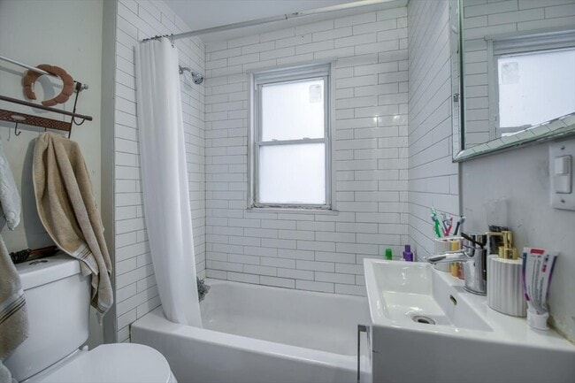 Building Photo - 702 Jackson St