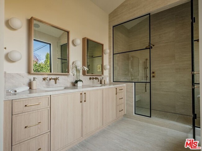 Building Photo - 14647 Morrison St