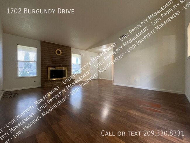 Building Photo - 1702 Burgundy Dr