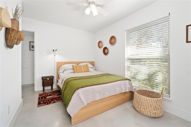 Building Photo - 4620 Englewood Dr