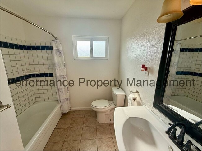 Building Photo - Cute 3 Bed/2 Bath Home in Taft w/ $0 Deposit Option