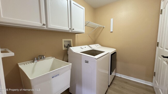 Building Photo - 10 Bellis Ct