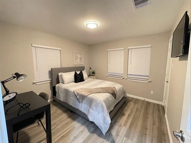 Building Photo - 4326 Alconbury Ln