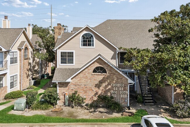 Building Photo - 2300 Old Spanish Trl