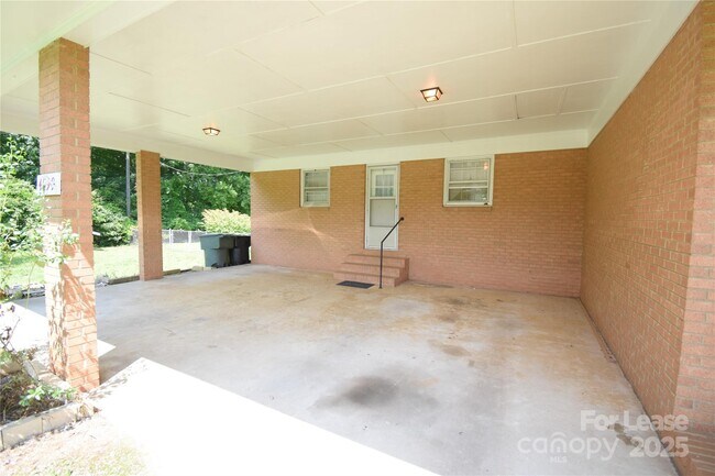 Building Photo - 4099 Shenandoah Dr SW