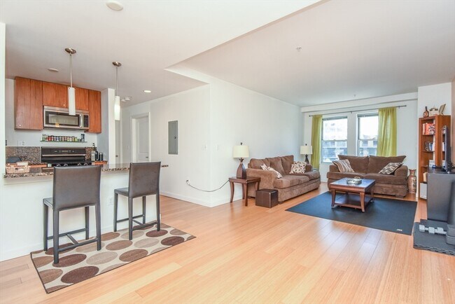 Building Photo - 16 Miner St