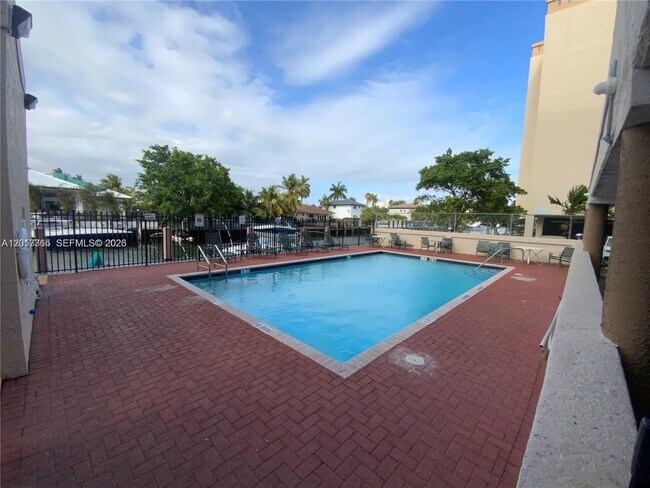 Building Photo - 2903 N Miami Beach Blvd