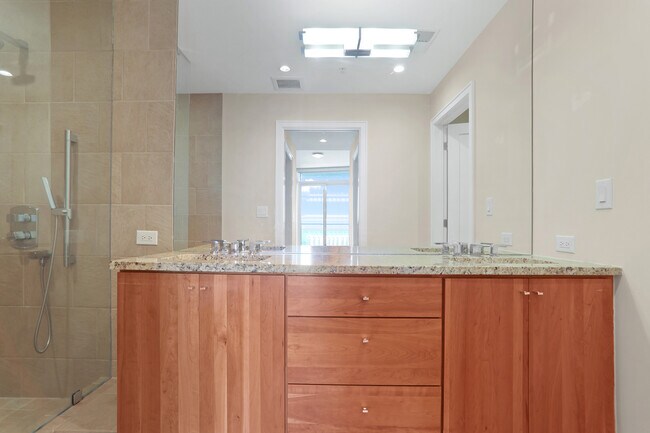 Building Photo - 3325 Piedmont Rd NE